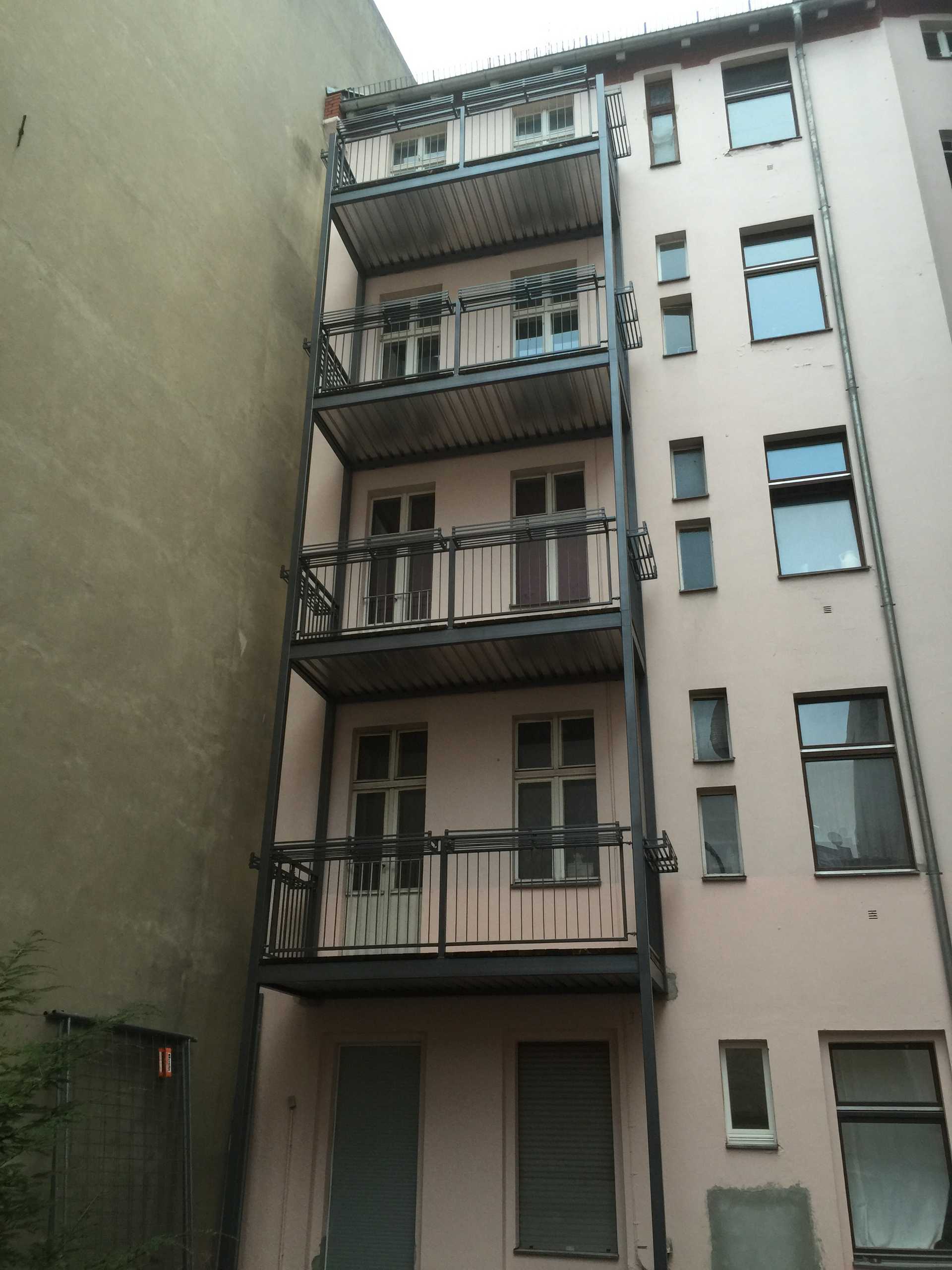 BS051 Neubau von 4 Balkonen