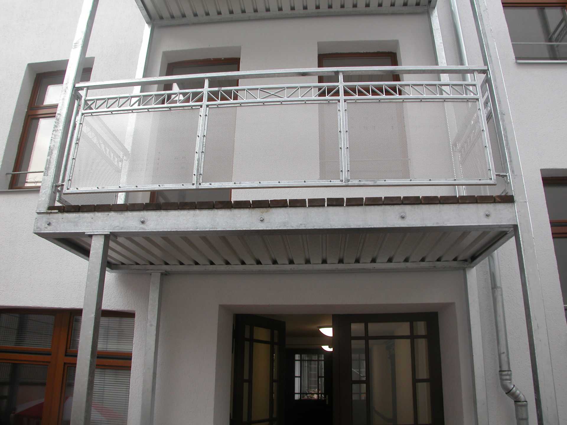 BS078 Neubau von 8 Balkonen